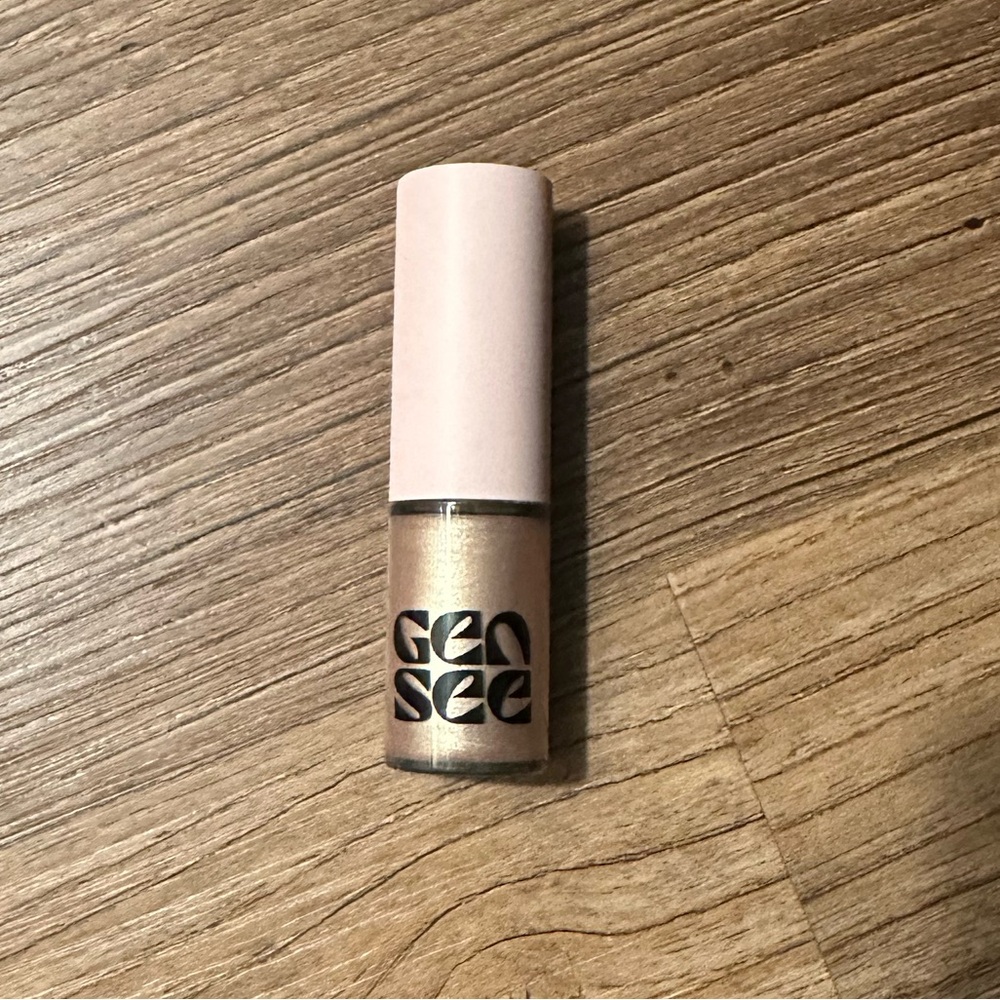 Gen See MIXED MEDIA METALLIC LIQUID EYESHADOW (shade Moonlight). New, unopened.